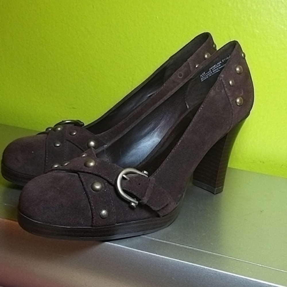 NWOT  MIA Brown Suede Platform Pumps